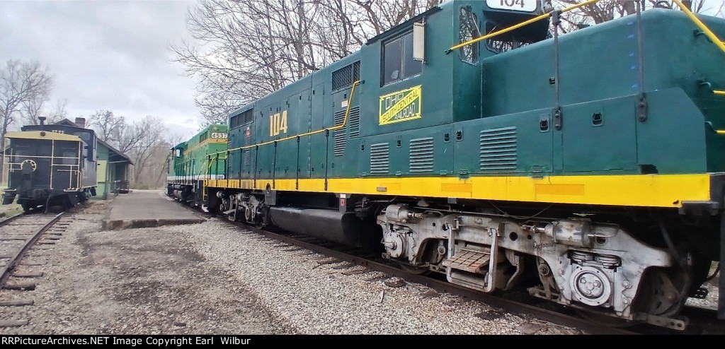 Ohio South Central Railroad (OSCR) 4537 & 104